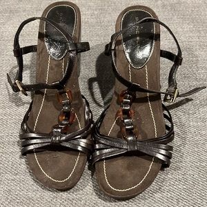 Bandolino Size 8 Brown Wedges with Tortoise Rings